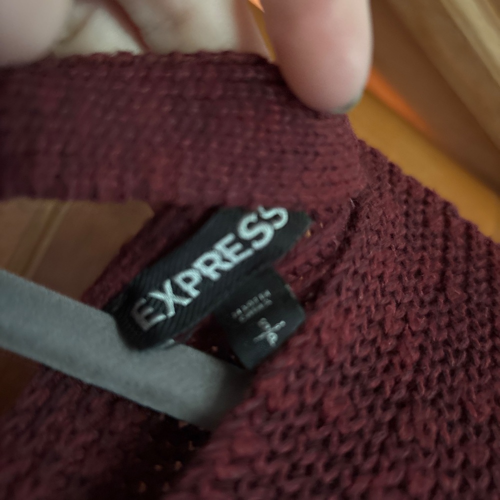 Express Cross-Back sweater - Picture 5 of 6